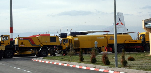 Ermenistan uçağı Erzurum'a indirildi