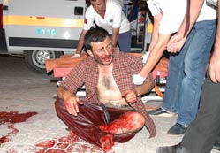 Birahane çıkışı dövülüp bıçaklandı
