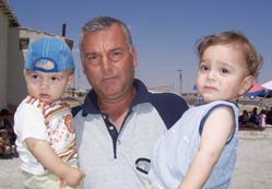 Amcayla yeğeni bir yaşını doldurdu