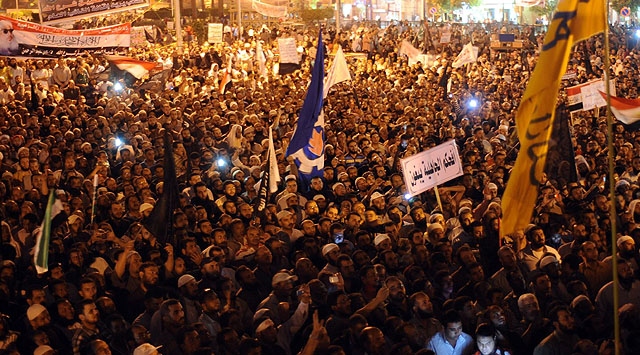 10 Binler "şeriat" istedi