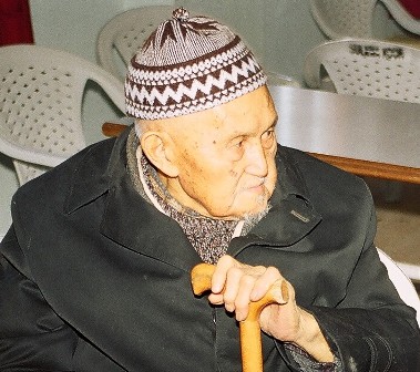 Bir çınar devrildi