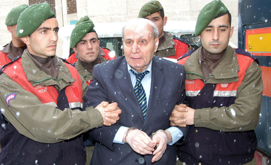 Hüseyin Üzmez'e 3 yıl hapis şoku