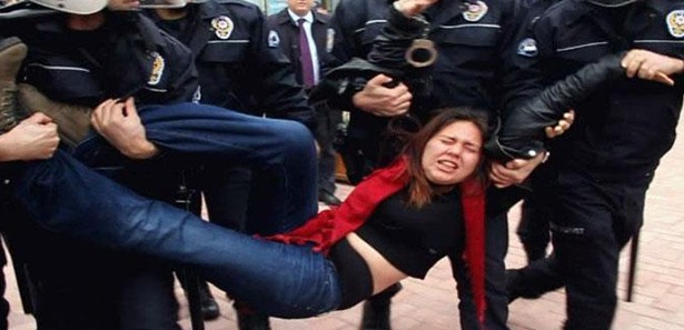 Bakan Günay'a yumurtalı saldırı