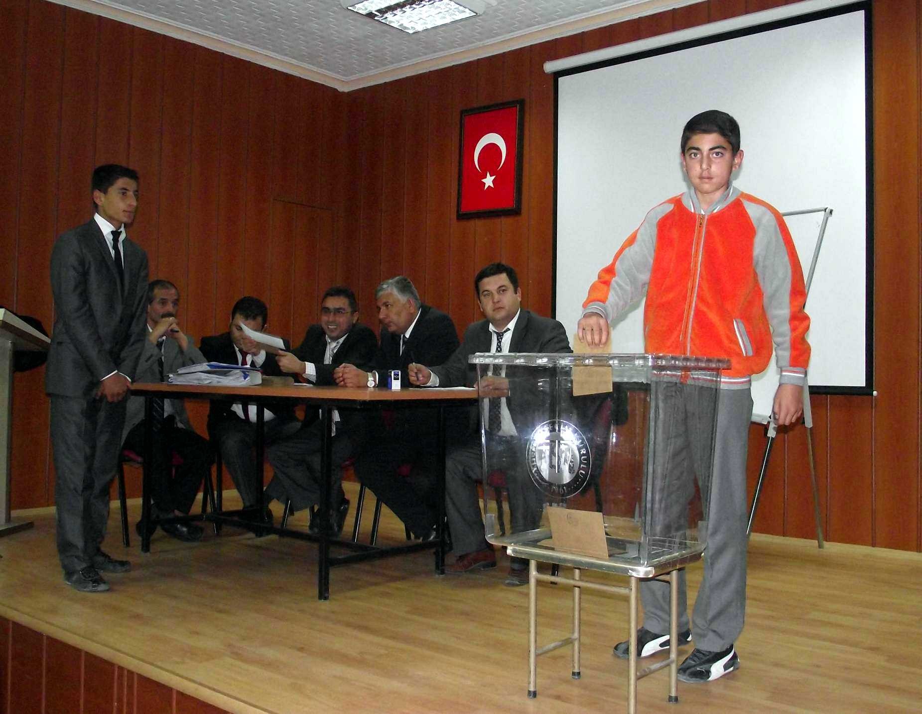 Öğrenci Meclisi başkanı seçildi