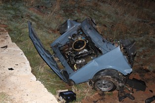 Konya'da otomobil direğe çarptı: 1 ölü, 4 yaralı