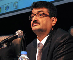 YÖK toplantısında yumurtalı protesto