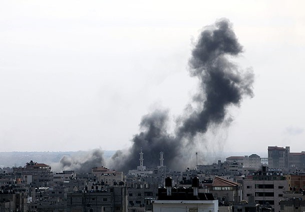 İsrail ''hükümet binası''nı vurdu