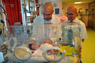 Elif bebek organları dışarda doğdu