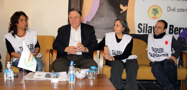 BDP'li vekiller de açlık grevini bıraktı