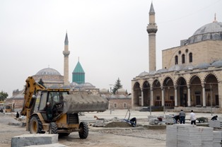 Mevlana Müzesi önünde önemli çalışma