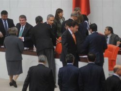 Anayasada tek bir maddede uzlaştılar: Milletvekili zammı