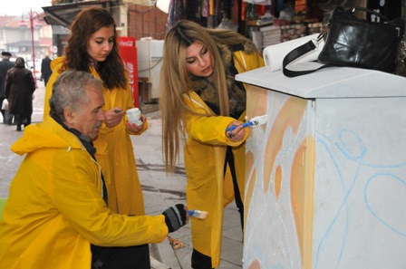 Elektrik panoları tuval oldu