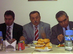 Su kavgası yemekle bitti