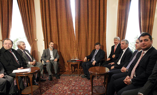 Davutoğlu Suriyeli muhaliflerle görüştü