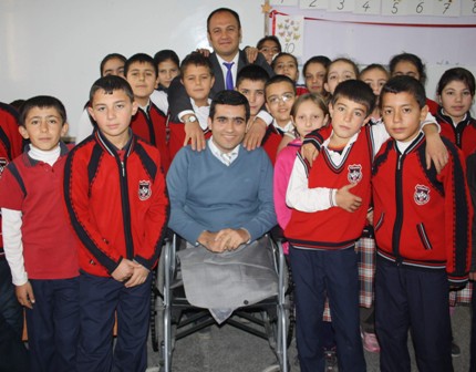 Okuduğu okula öğretmen olarak geri döndü