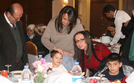 AK Partili kadınlar SHÇEK’i ziyaret etti