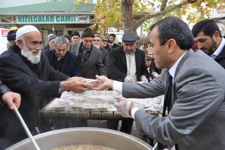 Seydişehir’de cemaate aşure ikramı