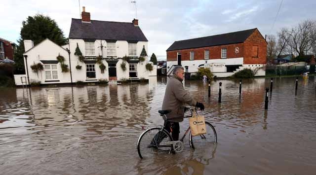 İngiltere sele teslim