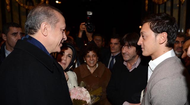 Başbakan Erdoğan'ı Mesut Özil karşıladı