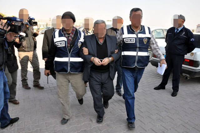 Onların anası "of" desin diye vurmuş
