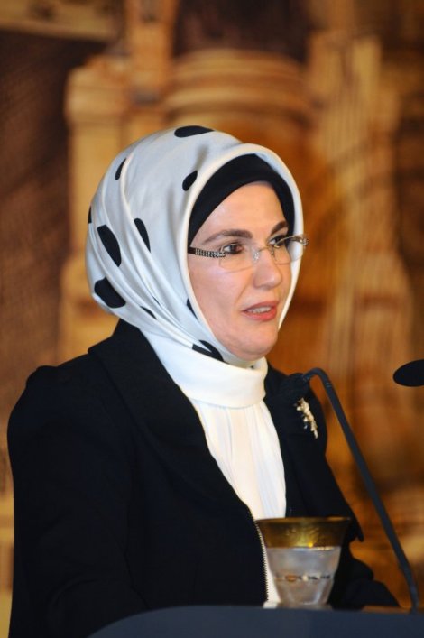 Emine Erdoğan'dan üçüz ninelere destek