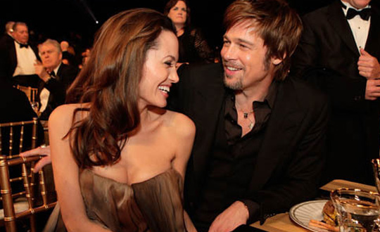 Brad Pitt'e Angelina Jolie baskısı!