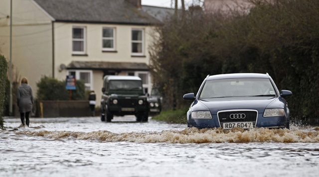 İngiltere sele teslim
