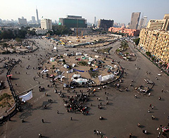 Tahrir'de Mursi karşıtları çatışma başlattı