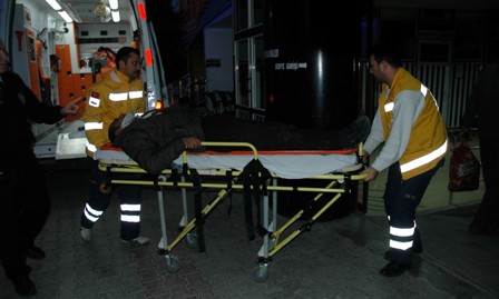 İşçileri taşıyan midibüs devrildi: 26 yaralı