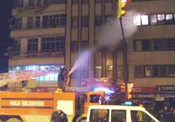 Öğrencilerin oturduğu daire yandı
