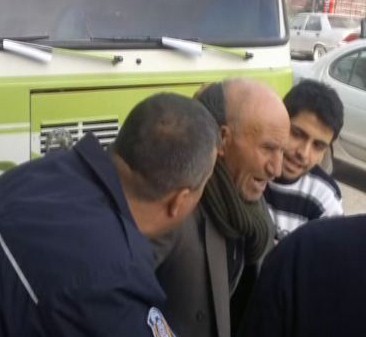 Ambulansa binmek istemeyince halk seferber oldu