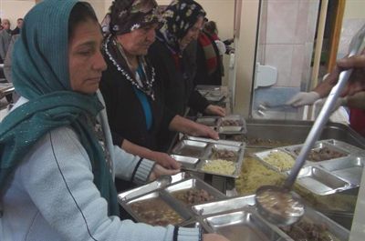 Çumra'da aşure ikramı