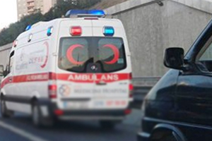 Ambulansı takip edenler yandı