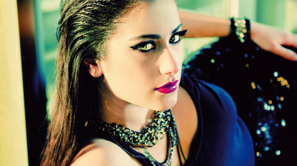 Hazal Kaya yeniden ‘Berna Ç.’ oldu!