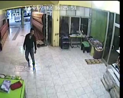 Uyku seti çalan hırsız güvenlik kamerasında