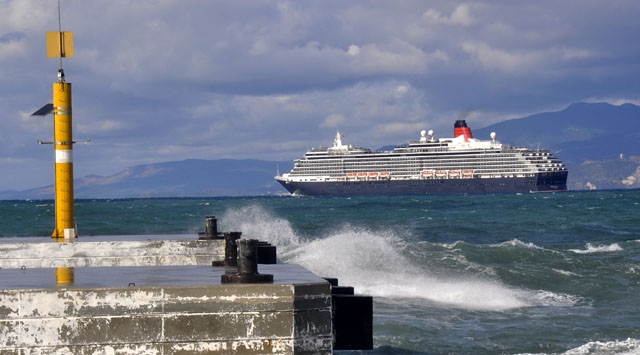 Queen Victoria Kuşadası'na sığındı