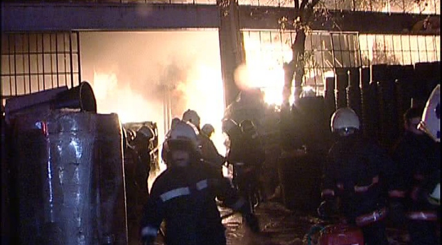 Plastik fabrikasında korkutan yangın