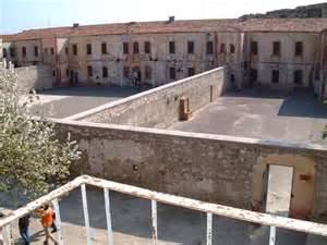 Cezaevinde toplu zehirlenme