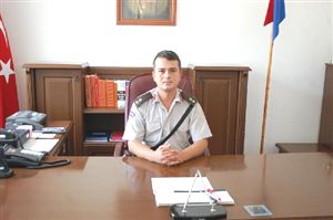 Ailesinin gözü önünde kafasına sıktı