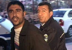 Karısını 5 yerinden bıçakladı