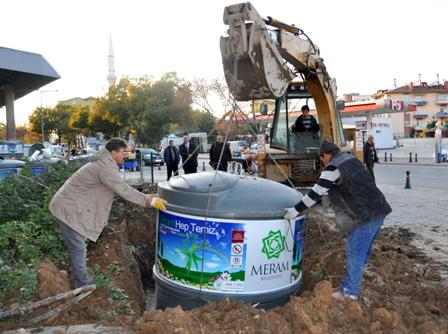 Çöp konteynerleri yeraltında iniyor