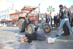 Yaşlı kadını ezdi rahatını bozmadı