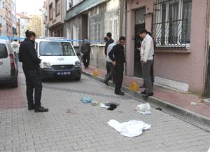 Eşine kurşun yağdırdı