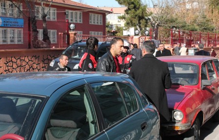 Arkadaşıyla tartışan şahsı yaraladı