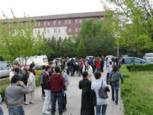 500 öğrenci fakülte bastı