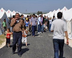 Bombardımandan kaçan Suriyeliler Akçakale'de