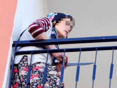 Balkonda 'Beni kurtarın' feryadı