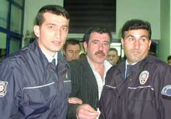 Şeker çuvalını çalmaya kalktı