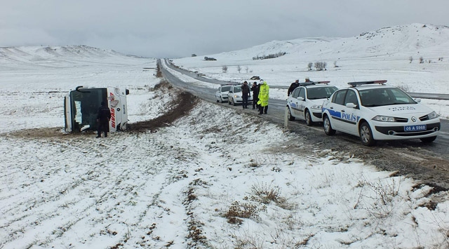 Yolcu otobüsü devrildi : 16 yaralı