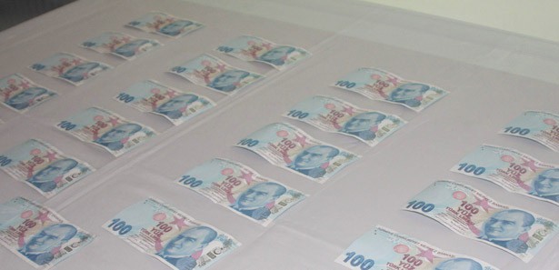 Mutfak dolabında bile sahte para çıktı